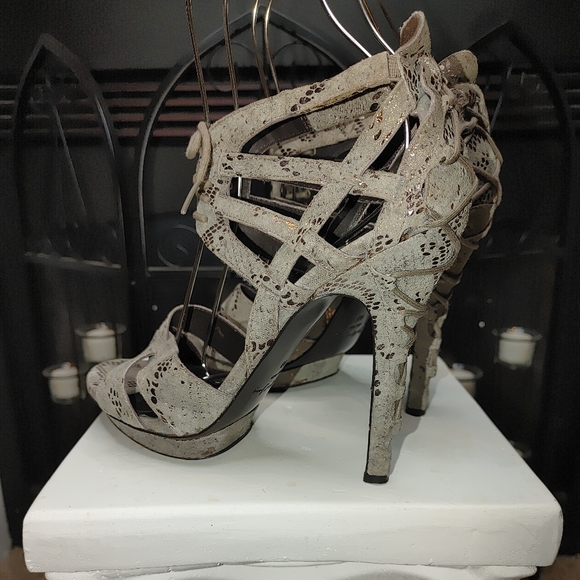 Elizabeth and James Stage Corset Gray/Gold Suede Heels 9B - Picture 4 of 11